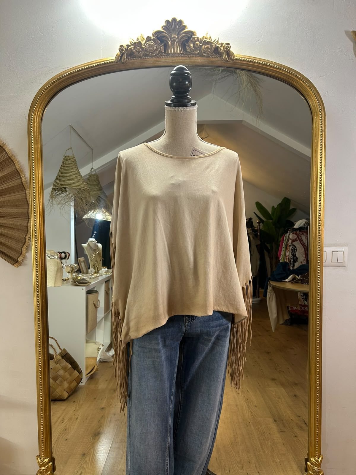 Poncho beige con Flecos