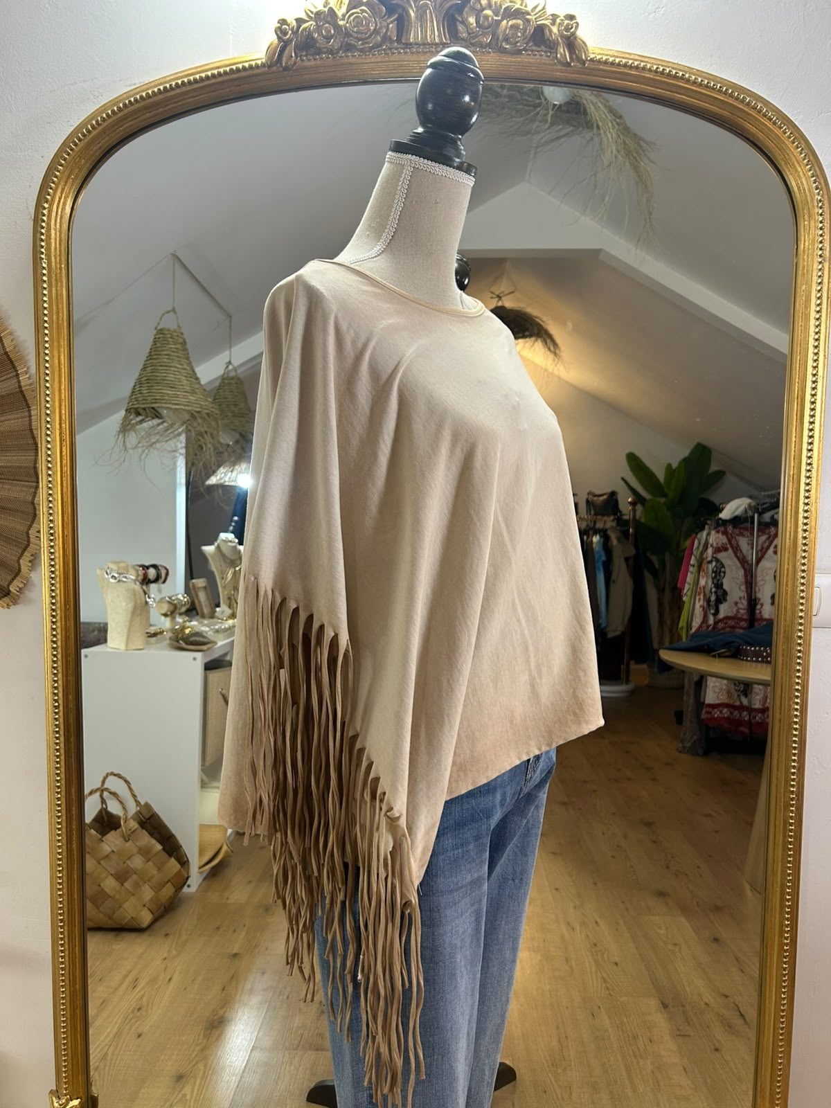 Poncho beige con Flecos - foto 2