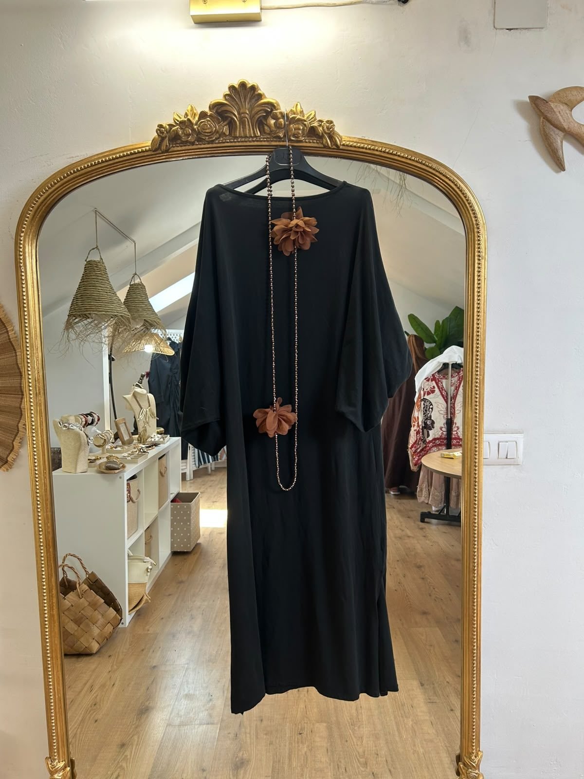 Vestido negro mangas globo punto fino