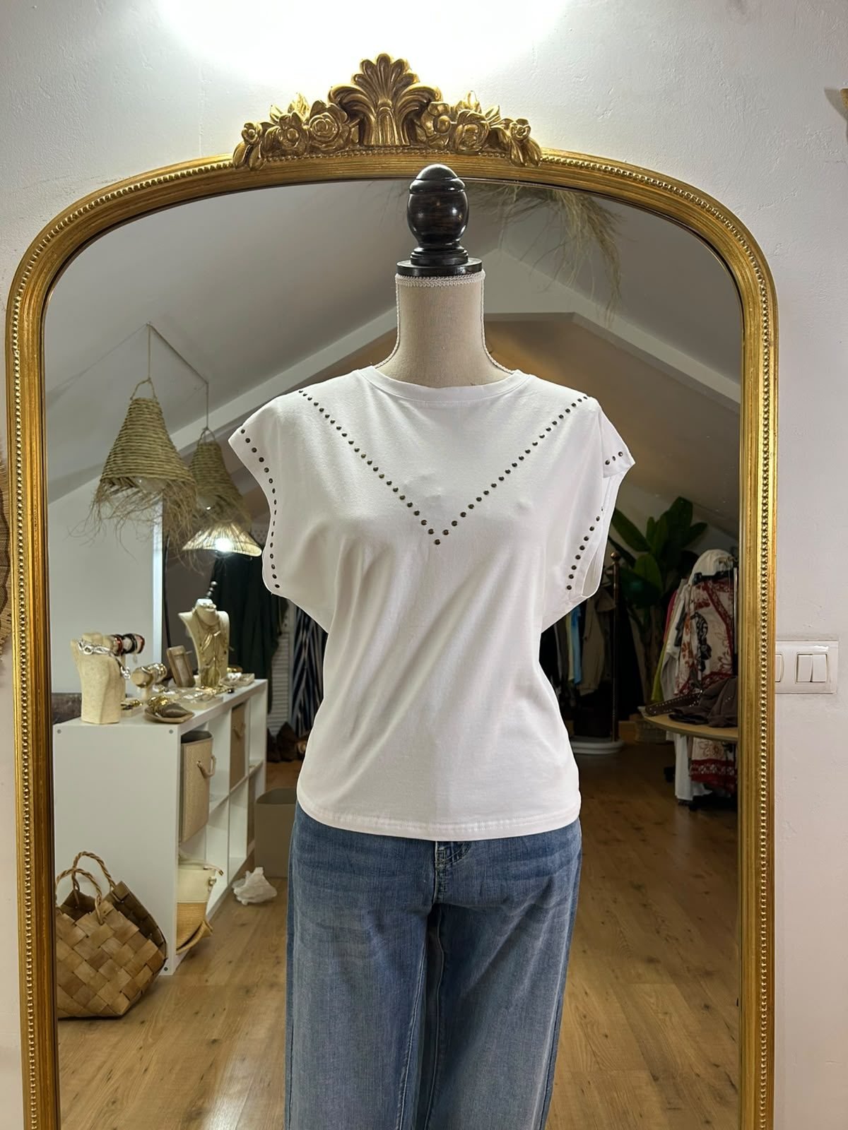 Camiseta con Tachuelas