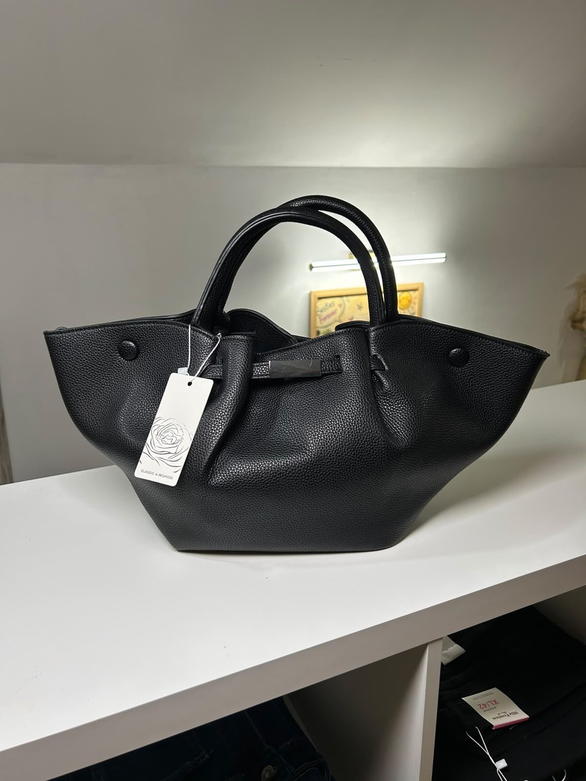 Bolso Negro Silueta Trapecio